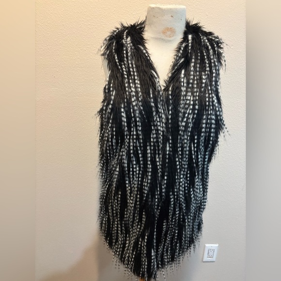 Harlow Zee faux fur black and white vest xs - Picture 1 of 11